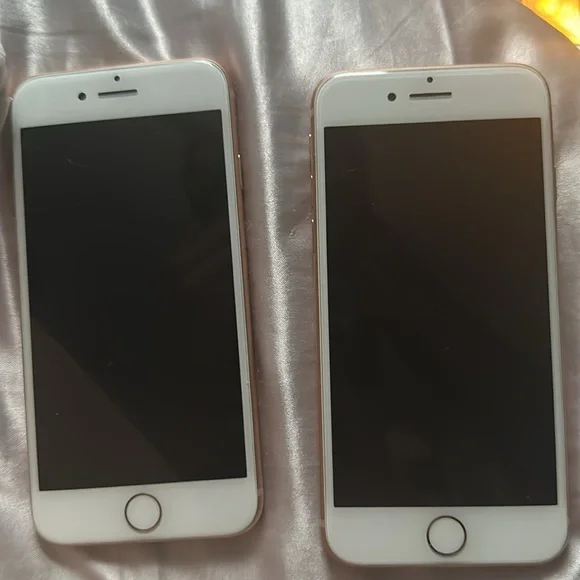 2 iPhone 8s no cracks, works perfectly fine ,and restarted.